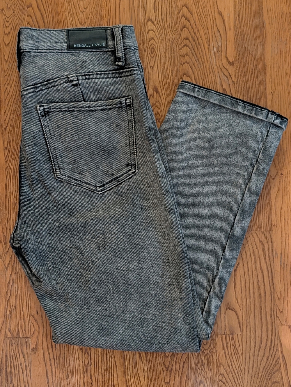 Kendall & Kylie Men's Grey Washed Jeans